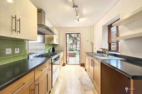 2 Bedroom Terraced for Rent