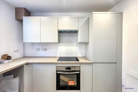 1 &#43; Small Garden space Bedroom Flat for Rent