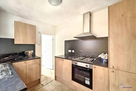 3 Bedroom Terraced for Rent