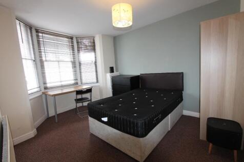 Ground floor b/room