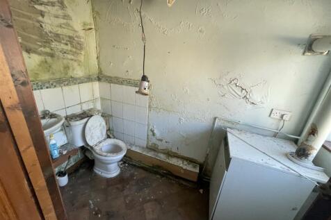 Cloakroom/WC