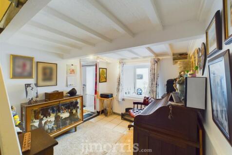 Sitting Room/Dining Room