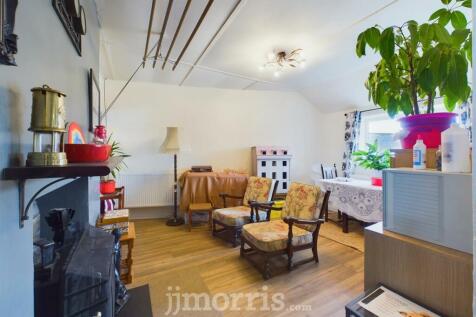 Living Room/Bedroom