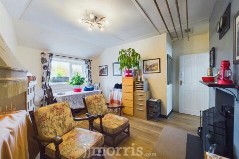 Living Room/Bedroom
