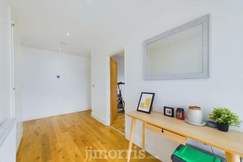CAM03686G0-PR0019-STILL015.jpg