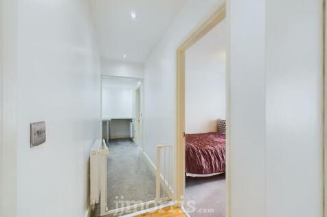 CAM03686G0-PR0019-STILL023.jpg