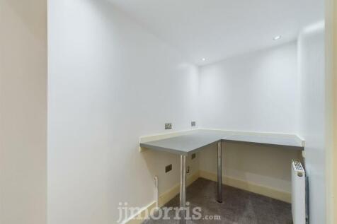 CAM03686G0-PR0019-STILL033.jpg