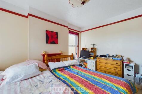 CAM03686G0-PR0074-STILL033.jpg