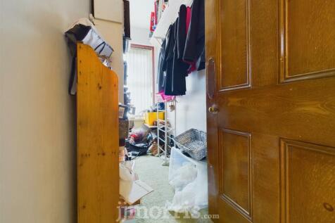 CAM03686G0-PR0074-STILL038.jpg