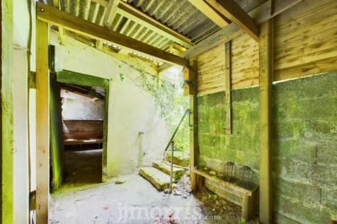CAM03686G0-PR0095-STILL033.jpg