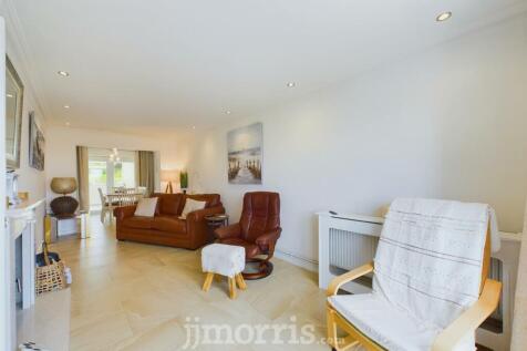 CAM03686G0-PR0099-STILL028.jpg