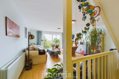 CAM03686G0-PR0110-STILL030.jpg