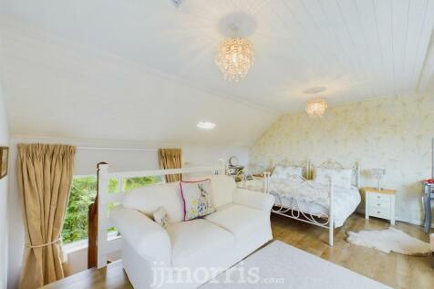 CAM03686G0-PR0126-STILL029.jpg