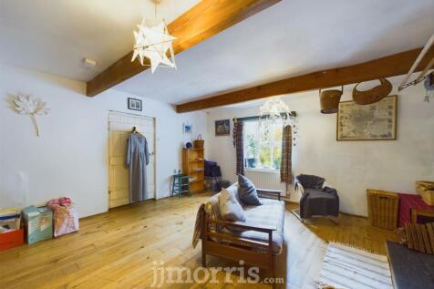 CAM03686G0-PR0150-STILL097.jpg