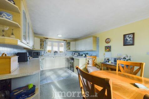 CAM03686G0-PR0206-STILL005.jpg