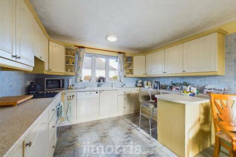 CAM03686G0-PR0206-STILL007.jpg