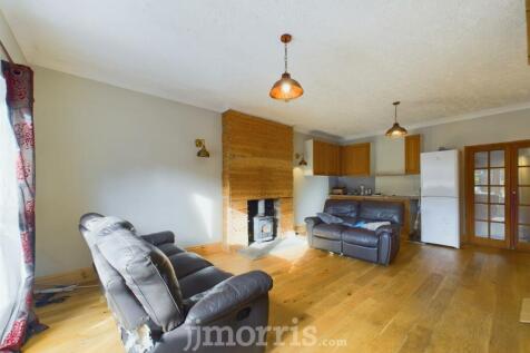 CAM03686G0-PR0205-STILL017.jpg