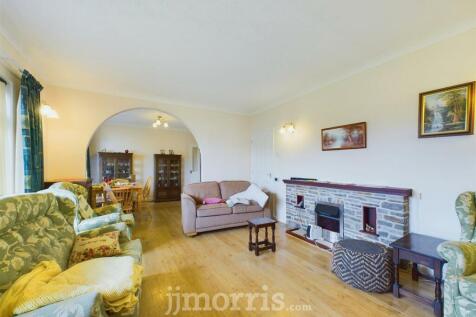 CAM03686G0-PR0209-STILL014.jpg