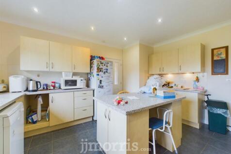 CAM03686G0-PR0209-STILL024.jpg