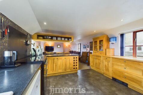 CAM03686G0-PR0178-STILL023.jpg
