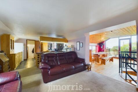 CAM03686G0-PR0178-STILL020.jpg