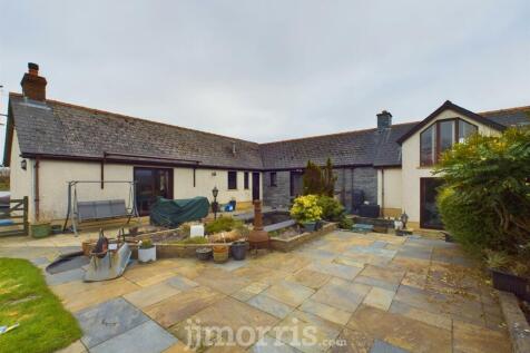 CAM03686G0-PR0227-STILL018.jpg
