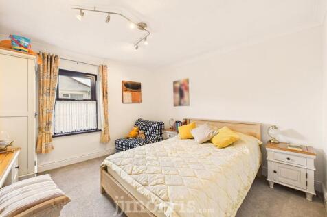 CAM05297G0-PR0053-STILL019.jpg
