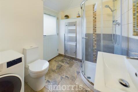 Utility/Shower Room