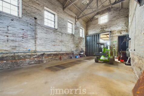 Garage / Workshop