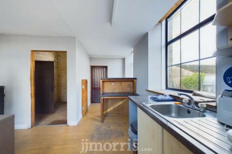 CAM03686G0-PR0229-STILL006.jpg