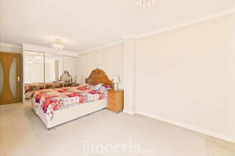 CAM05297G0-PR0076-STILL029.jpg