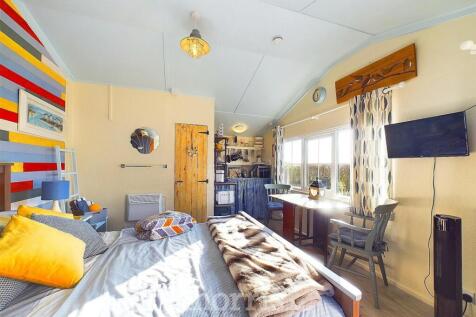 CAM03686G0-PR0245-STILL021.jpg