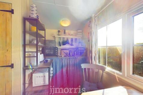 CAM03686G0-PR0245-STILL022.jpg