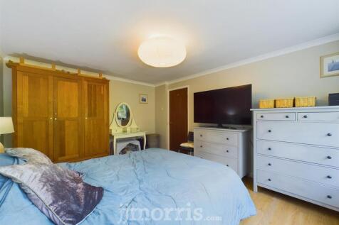 CAM03686G0-PR0033-STILL024.jpg
