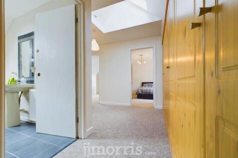 CAM03686G0-PR0033-STILL006.jpg