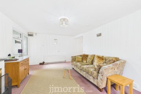 CAM03686G0-PR0264-STILL003.jpg