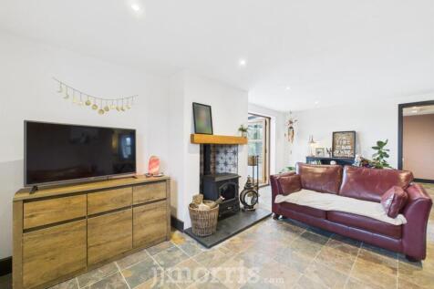 CAM03686G0-PR0272-STILL035.jpg