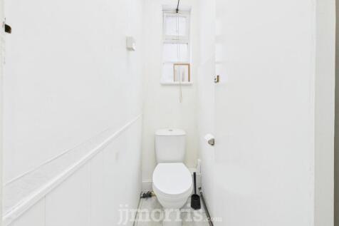 CAM03686G0-PR0263-STILL015.jpg