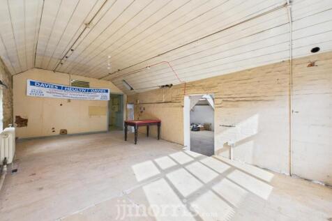 CAM03686G0-PR0263-STILL028.jpg