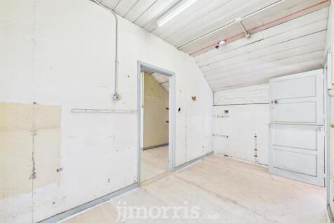 CAM03686G0-PR0263-STILL031.jpg