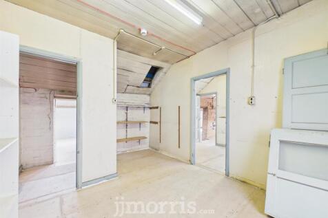 CAM03686G0-PR0263-STILL032.jpg