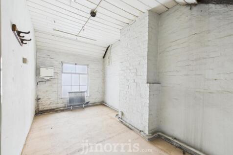 CAM03686G0-PR0263-STILL034.jpg