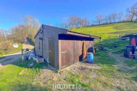 Double Garage/Stabling