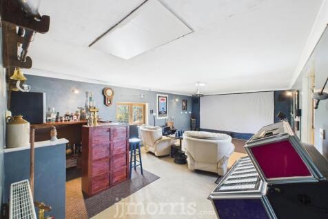 CAM02122G0-PR0281-STILL003.jpg