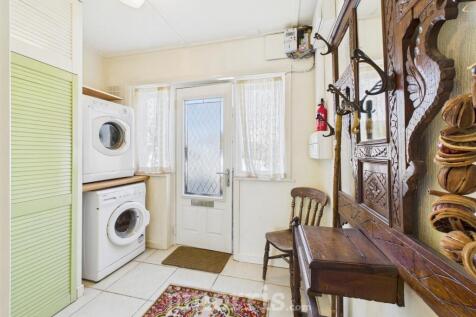 Entrance / Utility