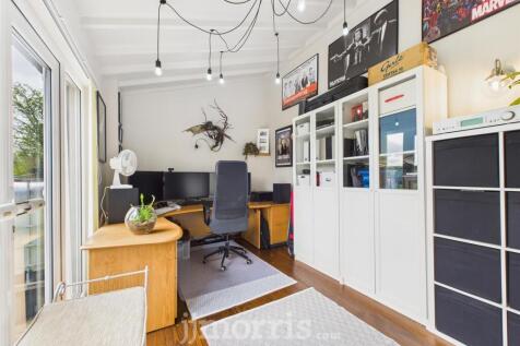 CAM05297G0-PR0035-STILL027.jpg