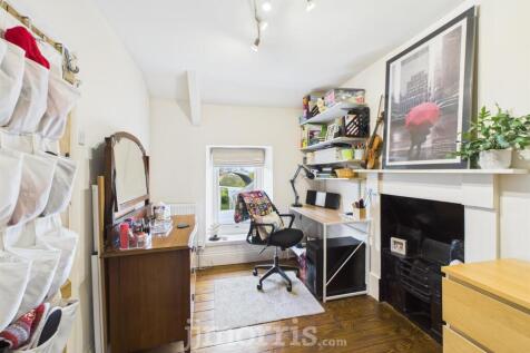 CAM05297G0-PR0035-STILL007.jpg