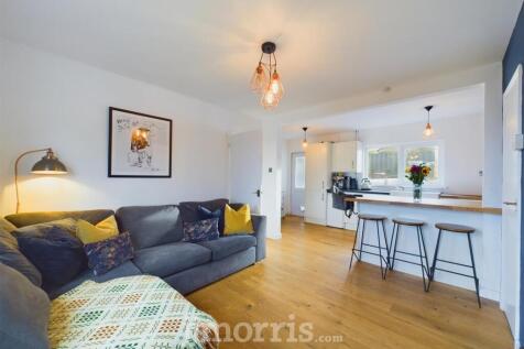 Living Room / Kitchen