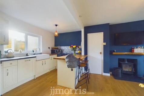 Living Room / Kitchen