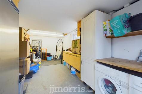 CAM03686G0-PR0222-STILL049.jpg